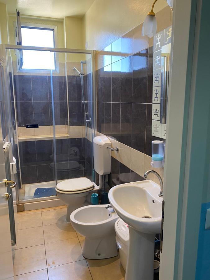 Camera Tripla Basic con Bagno in Comune