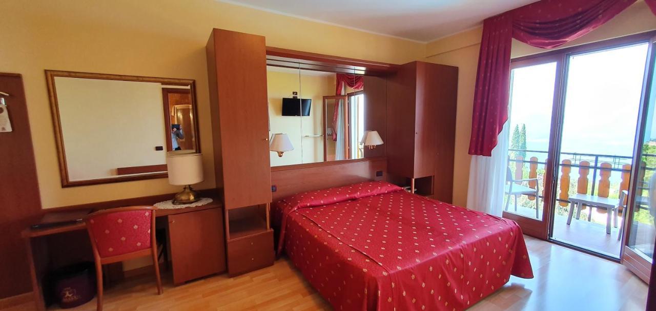 Panoramic Double or Twin Room Lake View