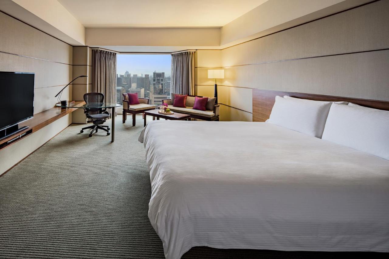 Club King Room