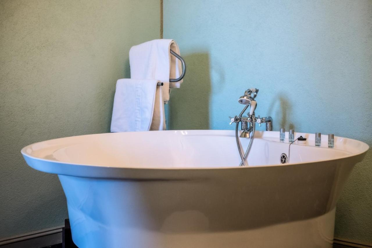 King Suite Spa Bath