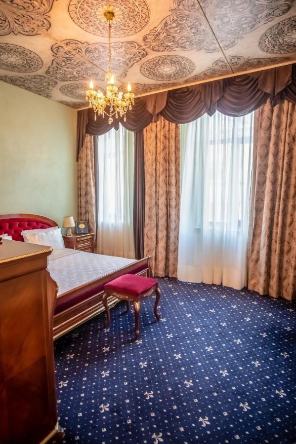 King Suite Spa Bath