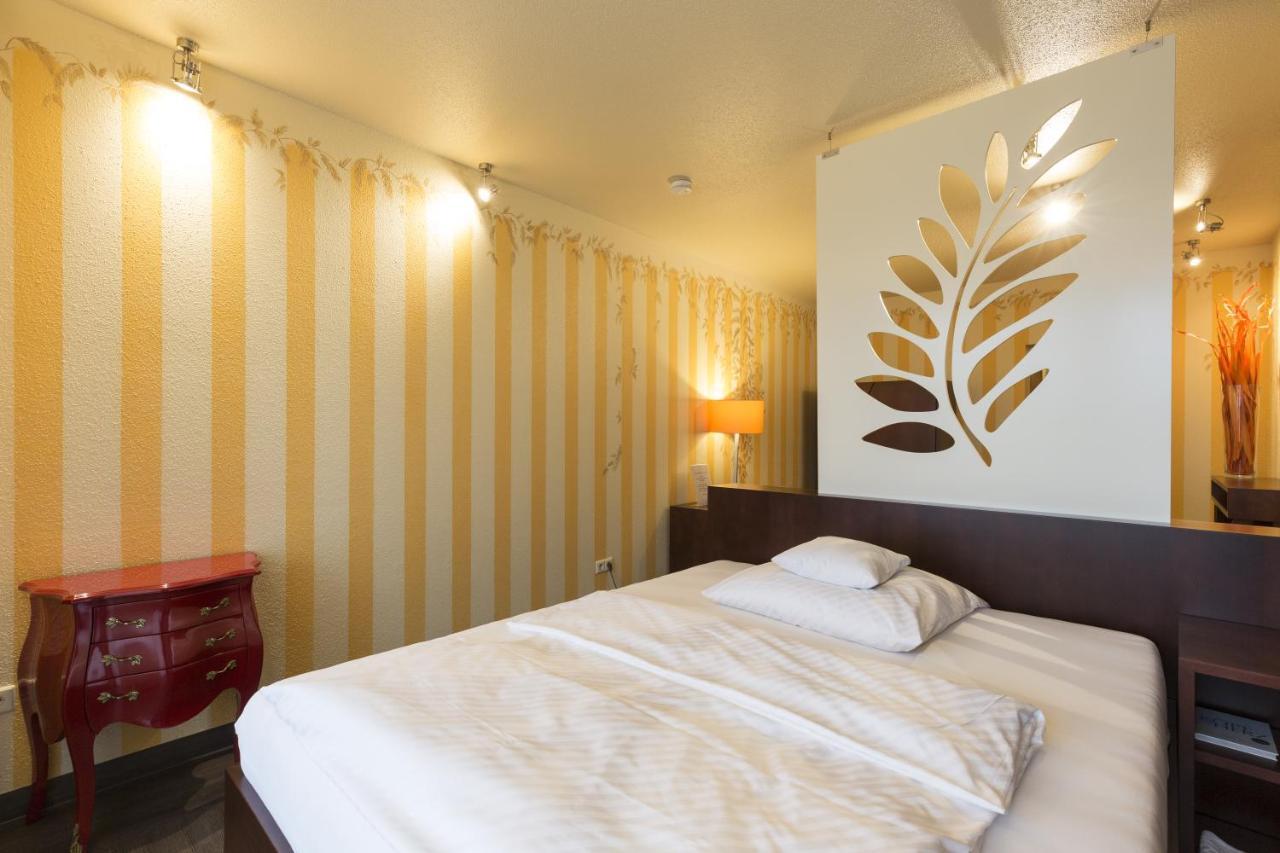 Chambre Lit Queen-Size Confort avec Balcon