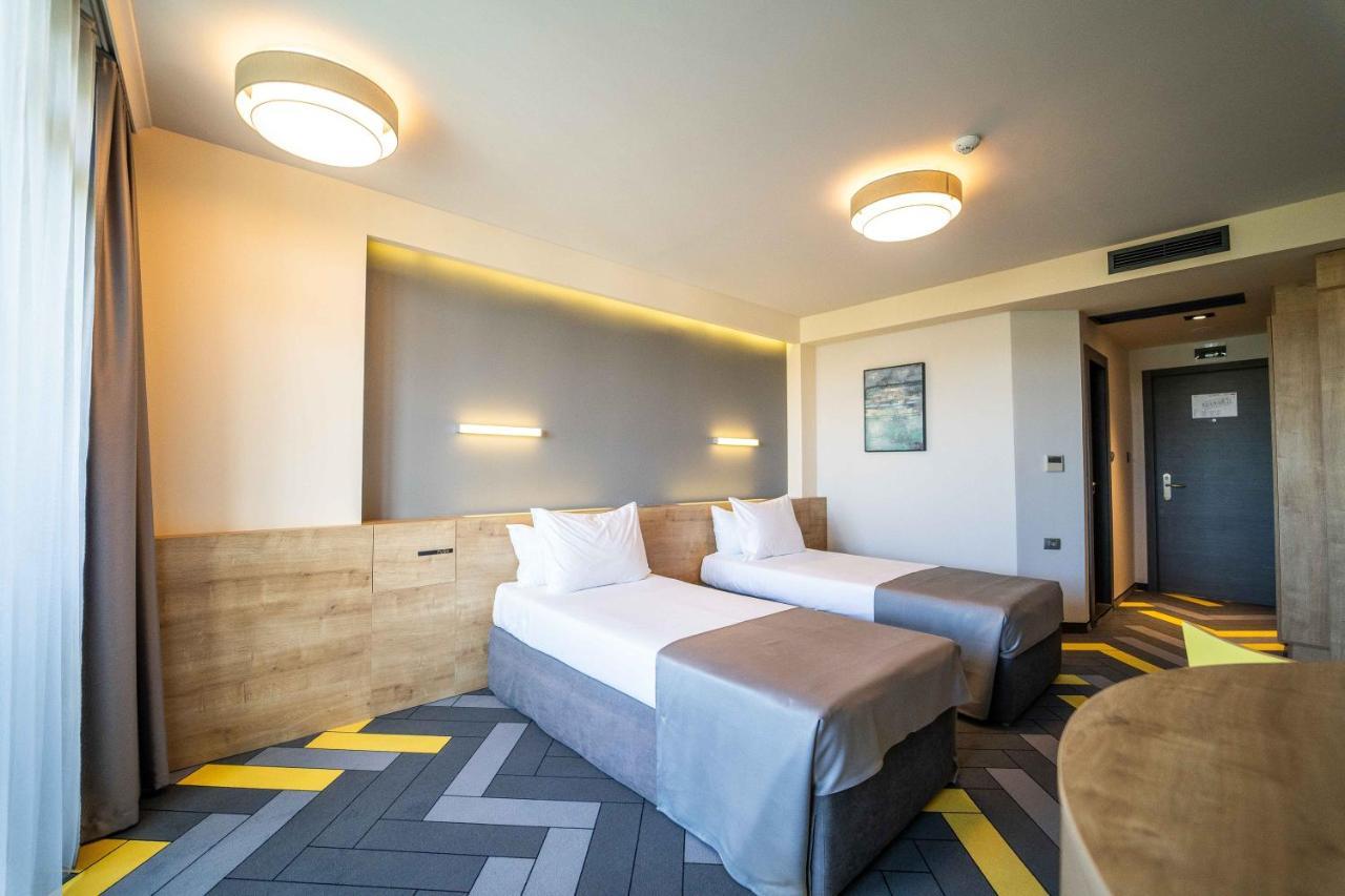 Promo Twin Room (2 Adults + 1 Child) - Free Minibar & Parking
