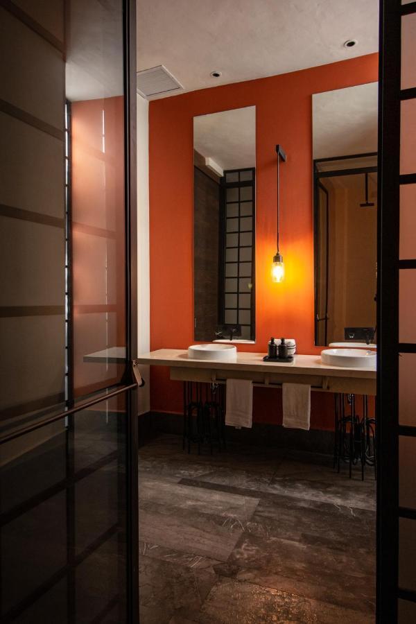 Deluxe Queen Suite