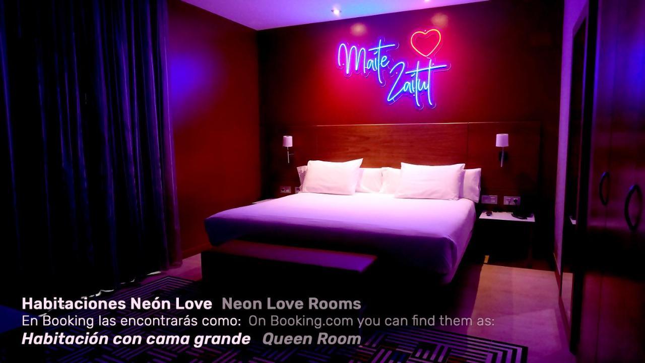 Camera Neon Love