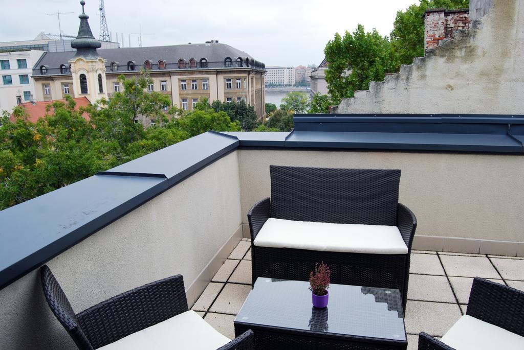 Standaard Tweepersoonskamer met 2 Aparte Bedden of 1 Tweepersoonsbed en een Terras