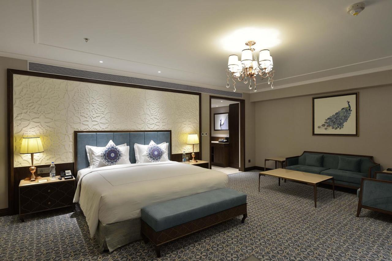 Luxury Grande King Bed