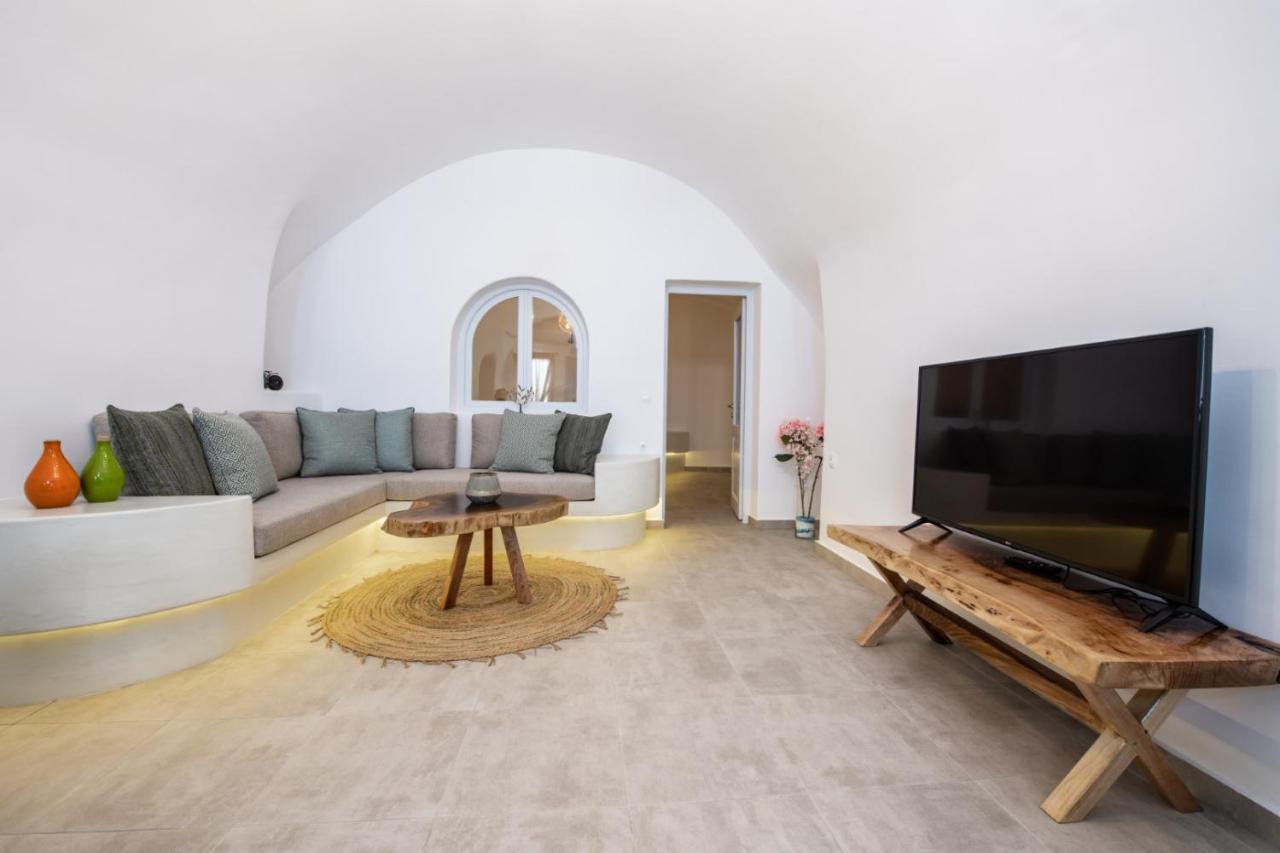 Luxury Grand Cave Suite Outdoor Jetted Tub Sea & Sunset View