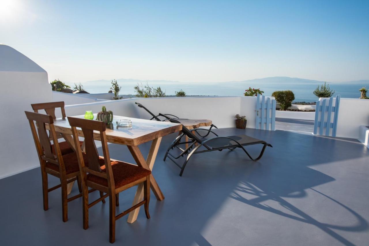 Deluxe Cave Suite Outdoor Jetted Tub Sea & Sunset View