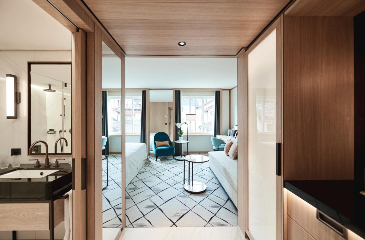 Riverside Panorama Corner Room