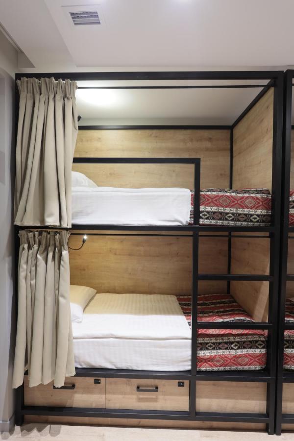 Bed op een Vrouwenslaapzaal