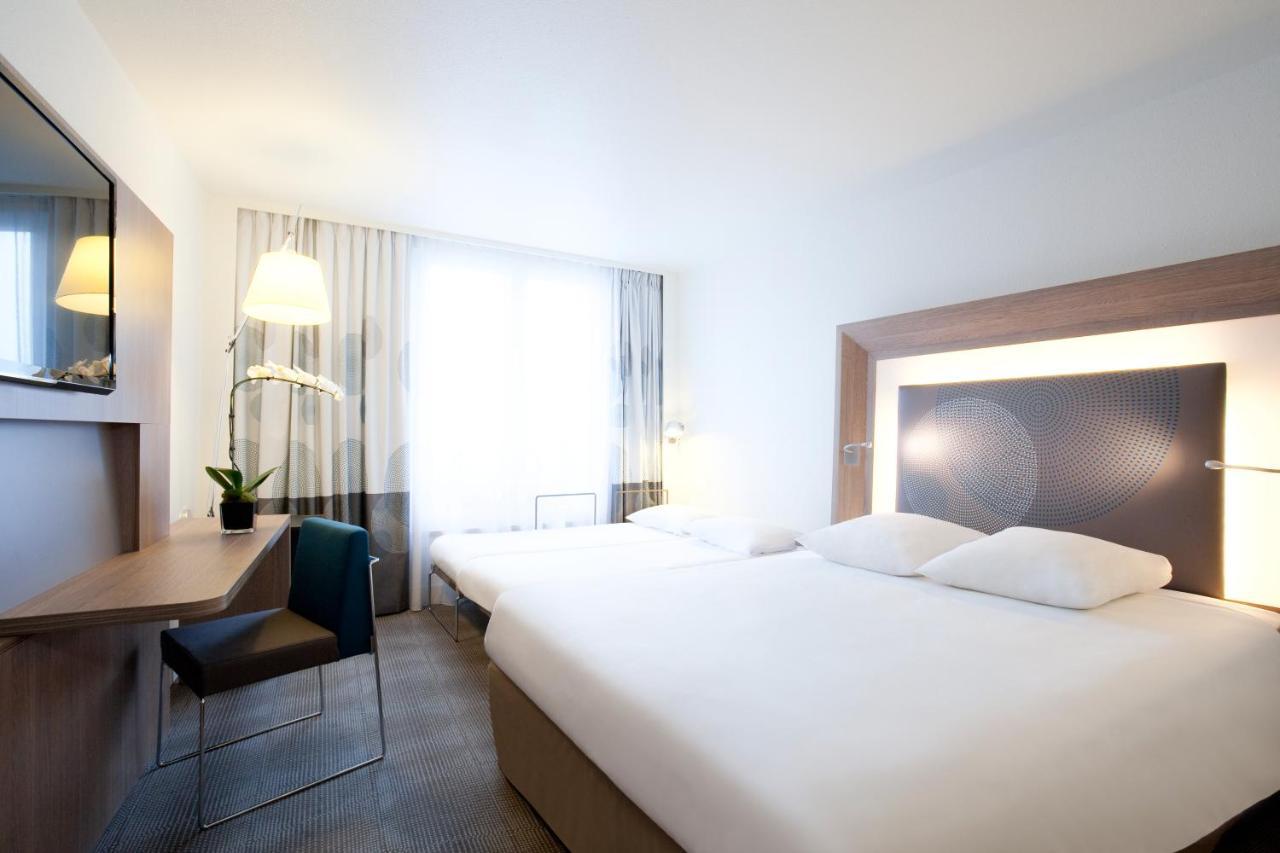 Habitación Superior con cama grande y sofá