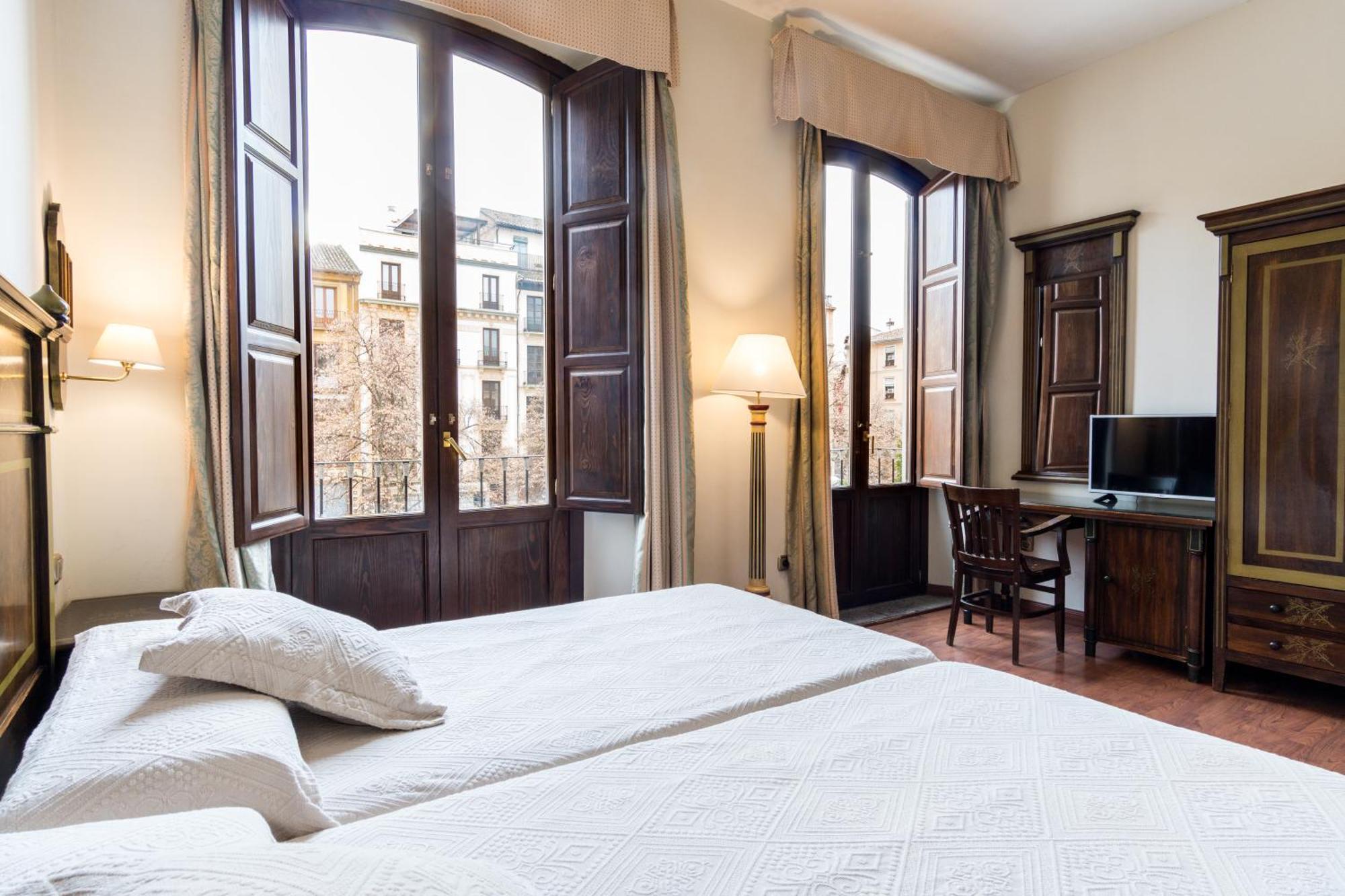 Superior Twin Room with City View