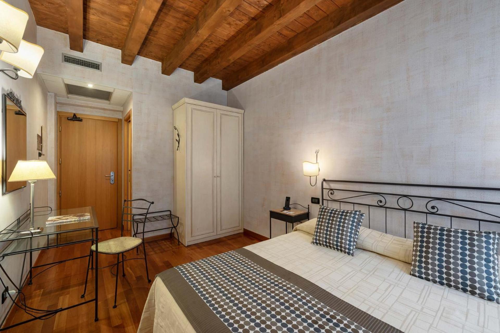 Quarto Standard com Cama de Casal ou 2 de Solteiro