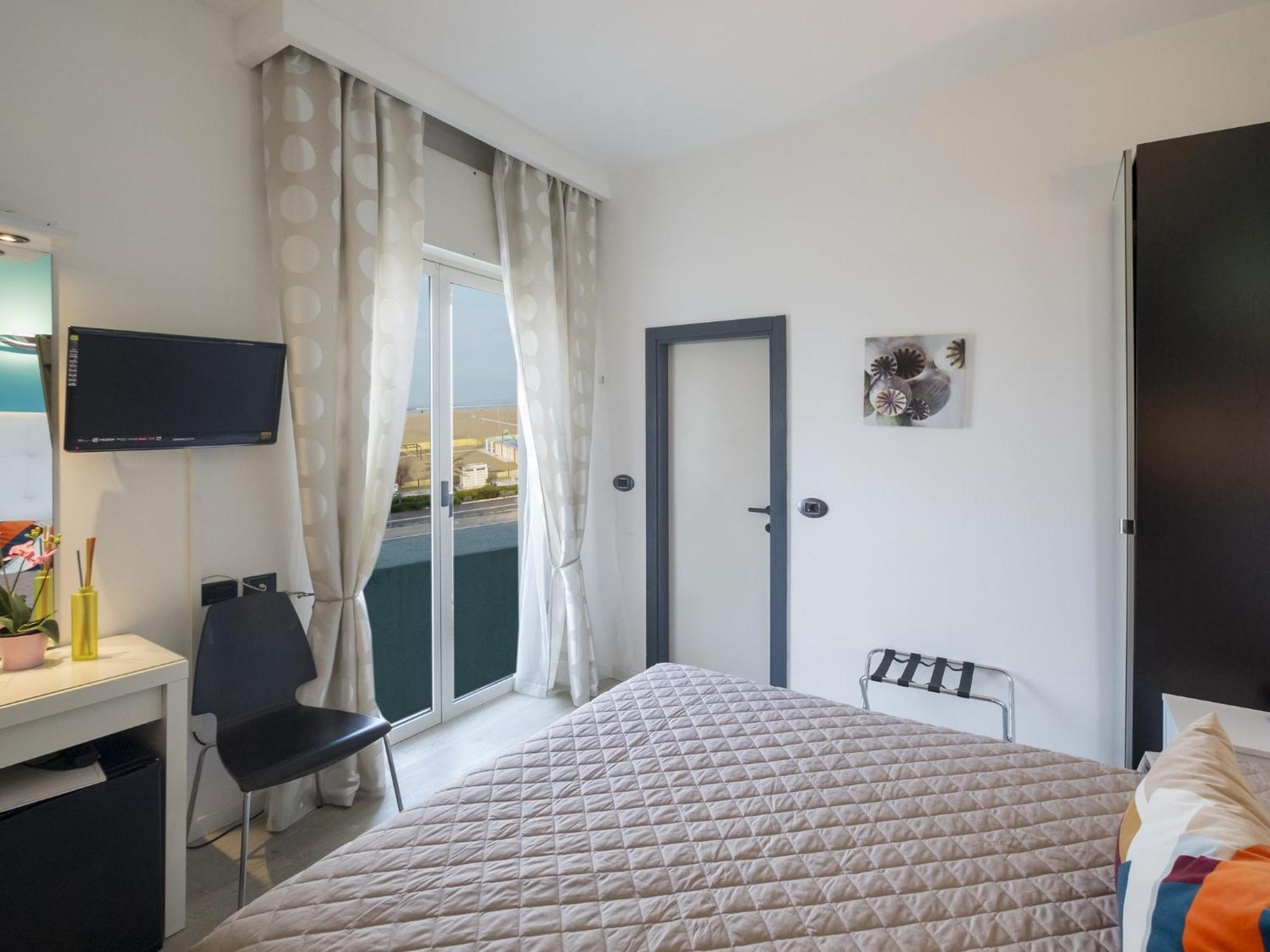 Quarto com Cama de Casal ou 2 Camas de Solteiro e Vista do Mar