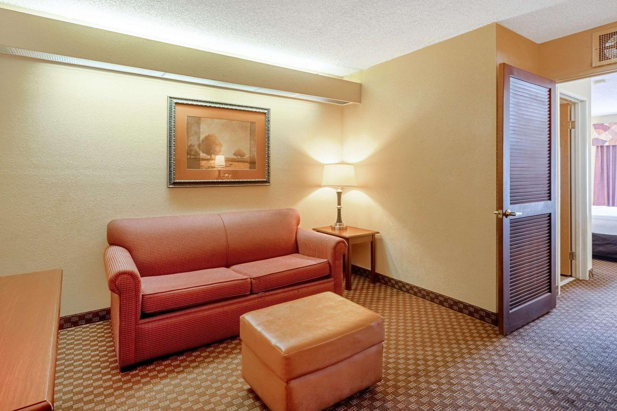 King Suite - Non-Smoking