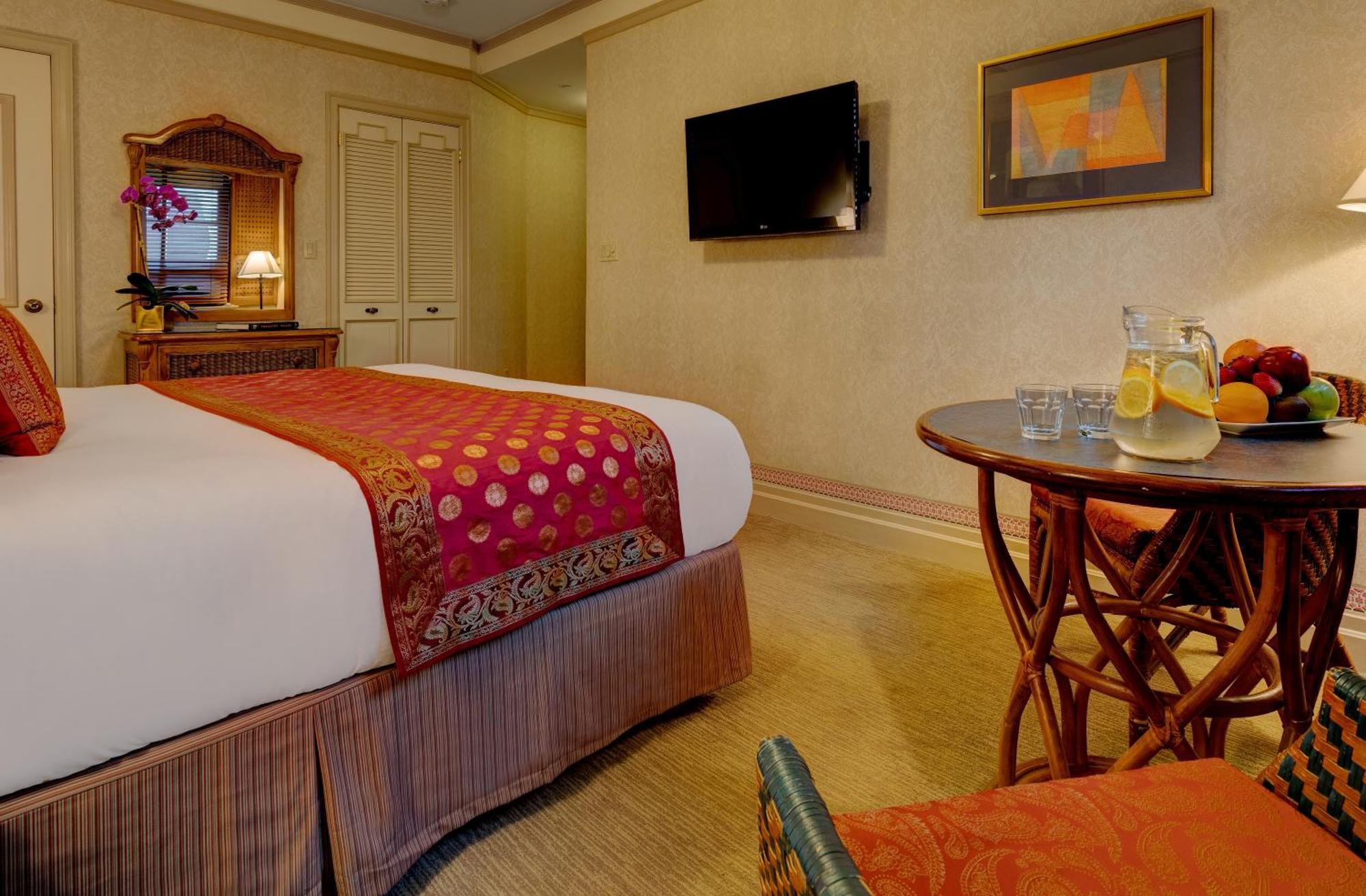 Premium Accessible Room with 1 King Bed