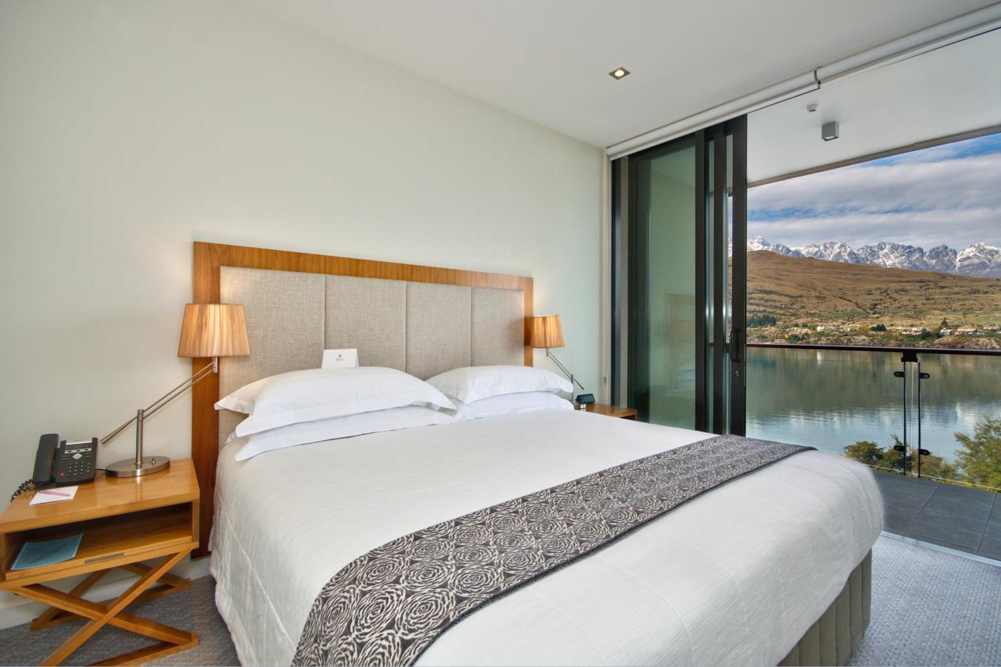One-Bedroom Apartment Lake View,1277937547:JPEG
