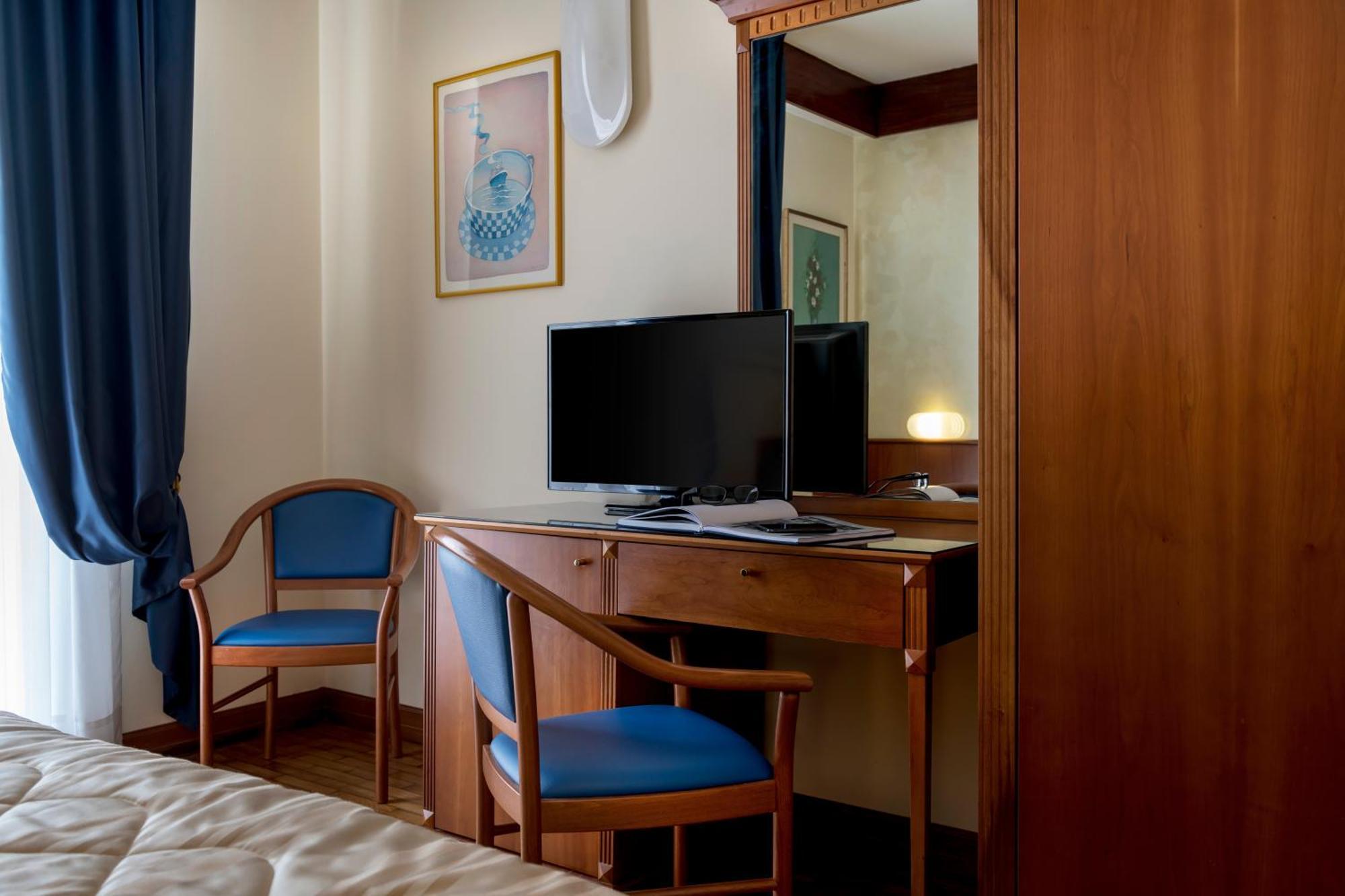 Triple Room Lateral Sea View