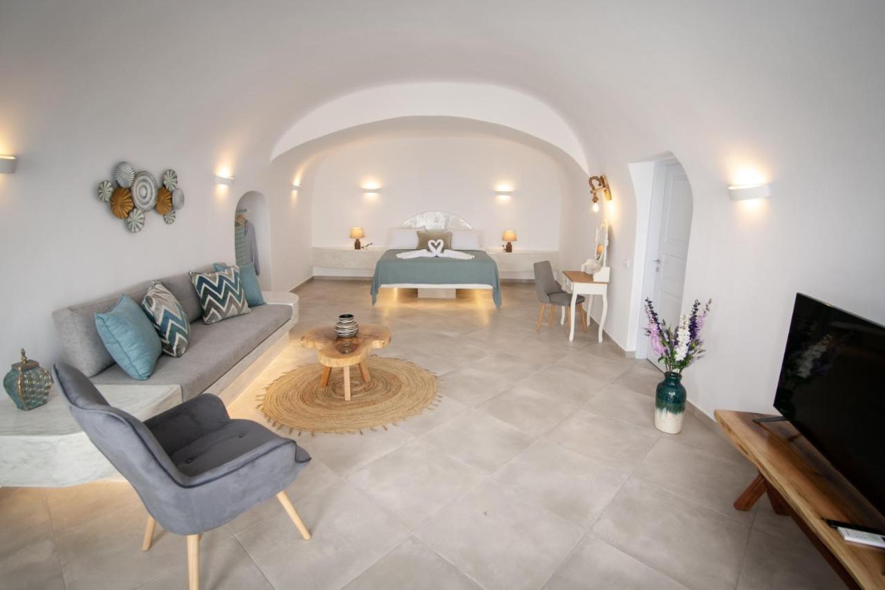 Panoramic Cave Suite Outdoor Jet Tub Sea & Sunset View