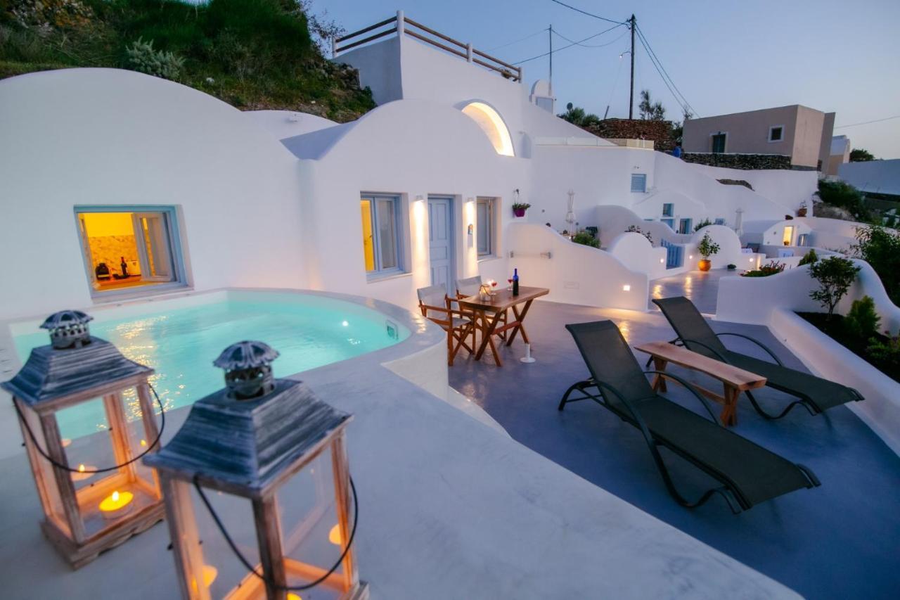 Panoramic Cave Suite Outdoor Jet Tub Sea & Sunset View