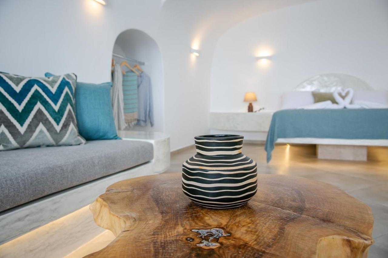 Panoramic Cave Suite Outdoor Jet Tub Sea & Sunset View