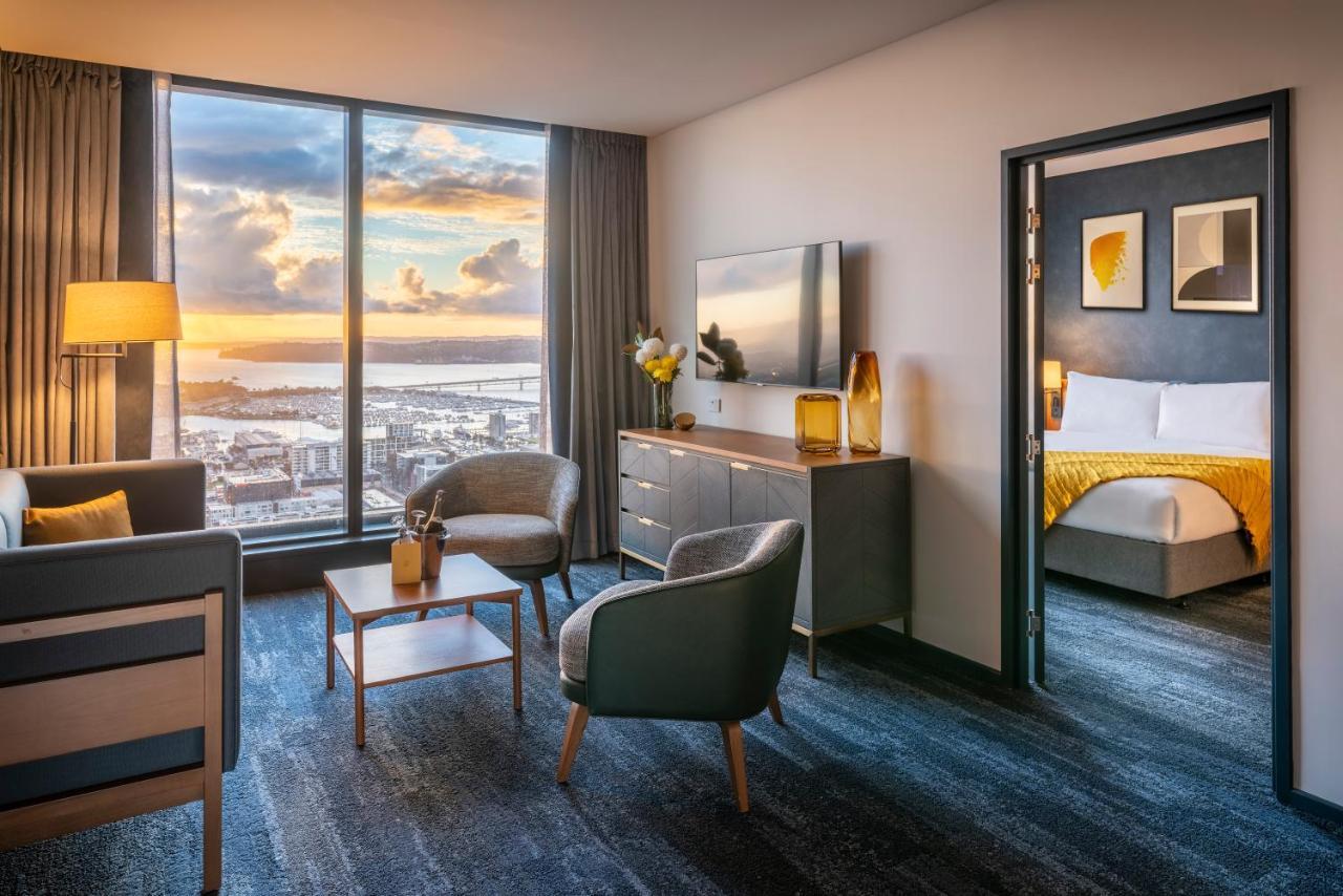 One-Bedroom King Suite with Harbour View