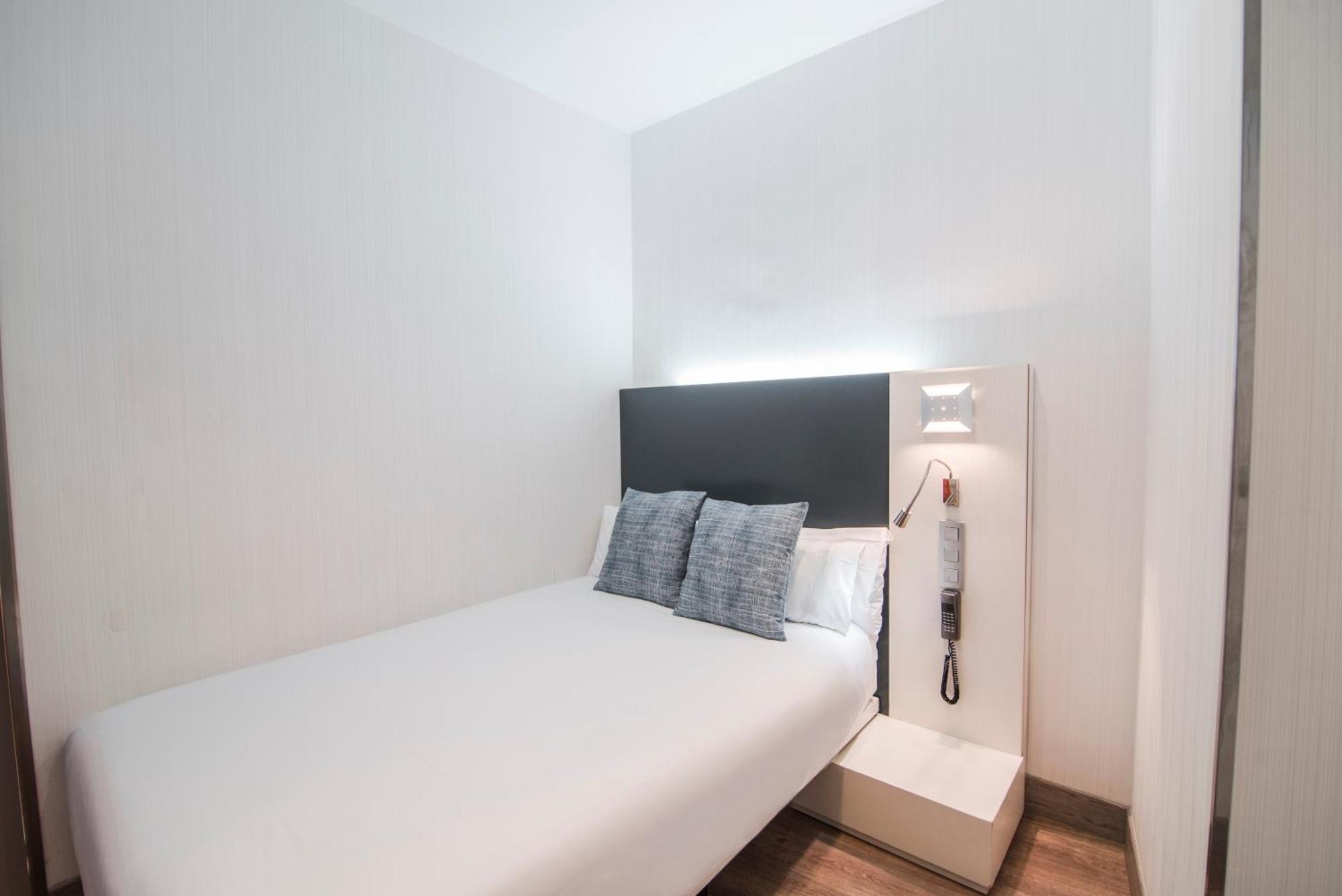 Small Double Room,1272643633:JPEG