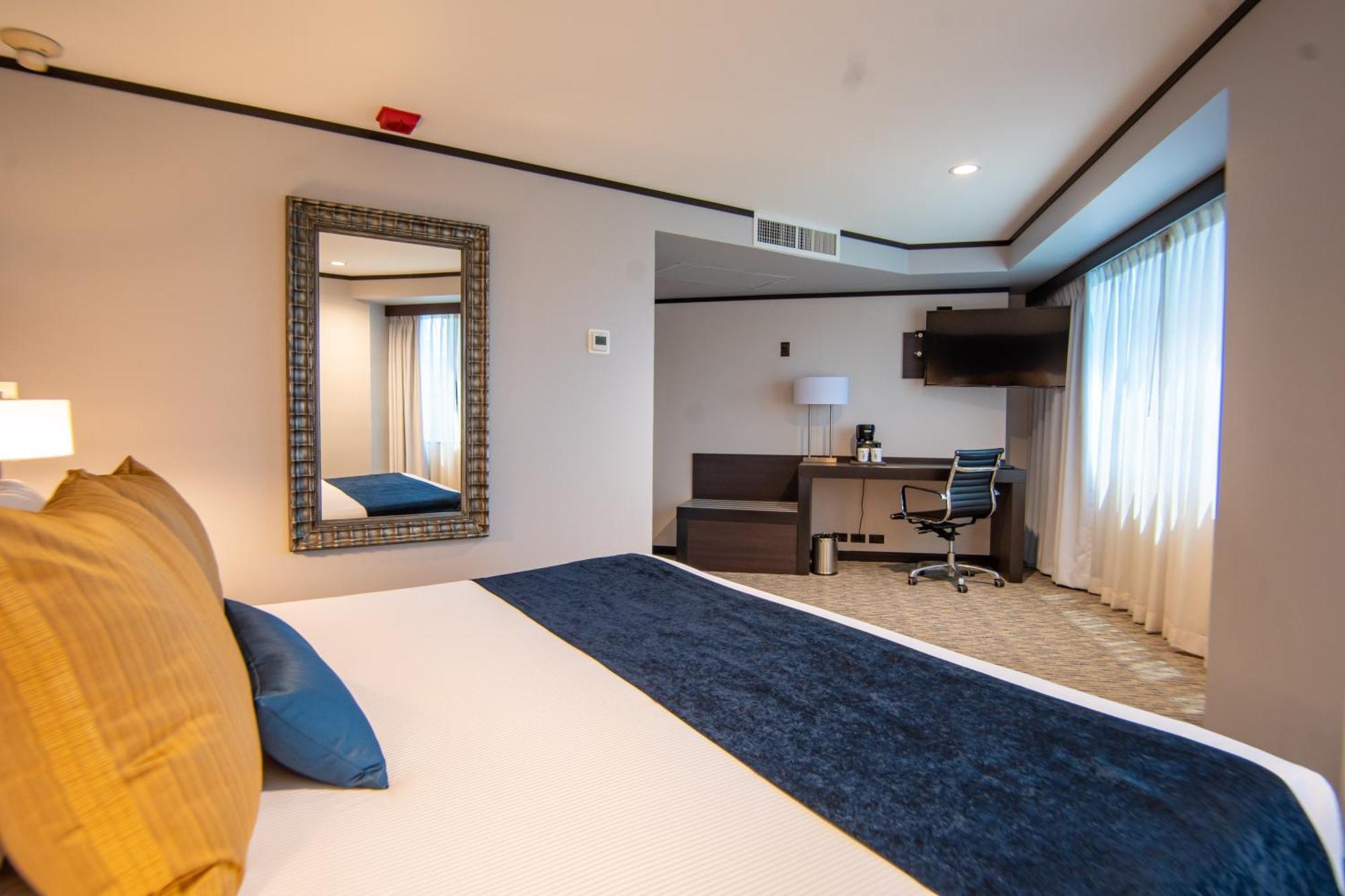 Zimmer mit Kingsize-Bett