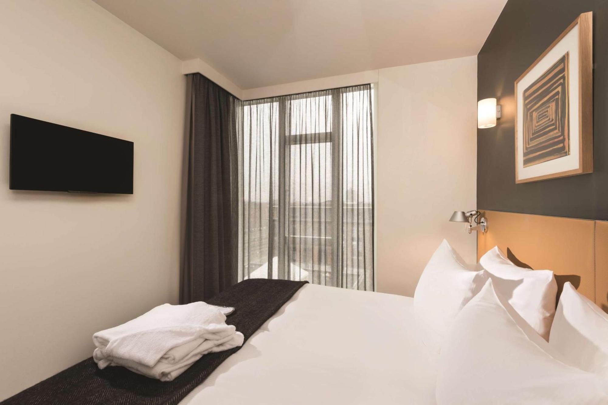 One-Bedroom Apartment,1275343402:JPEG