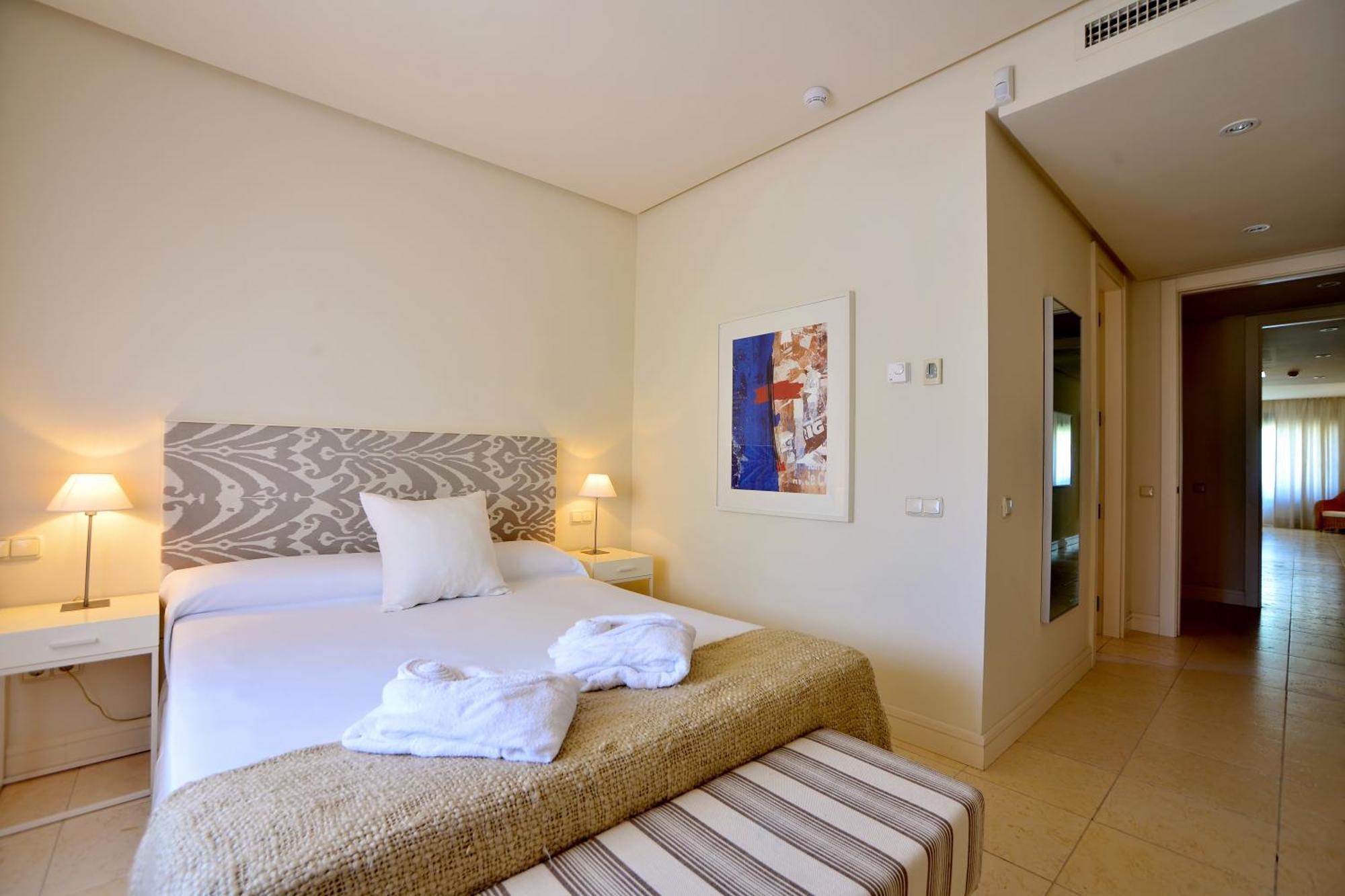 Luxury Three-Bedroom Apartment three bathrooms