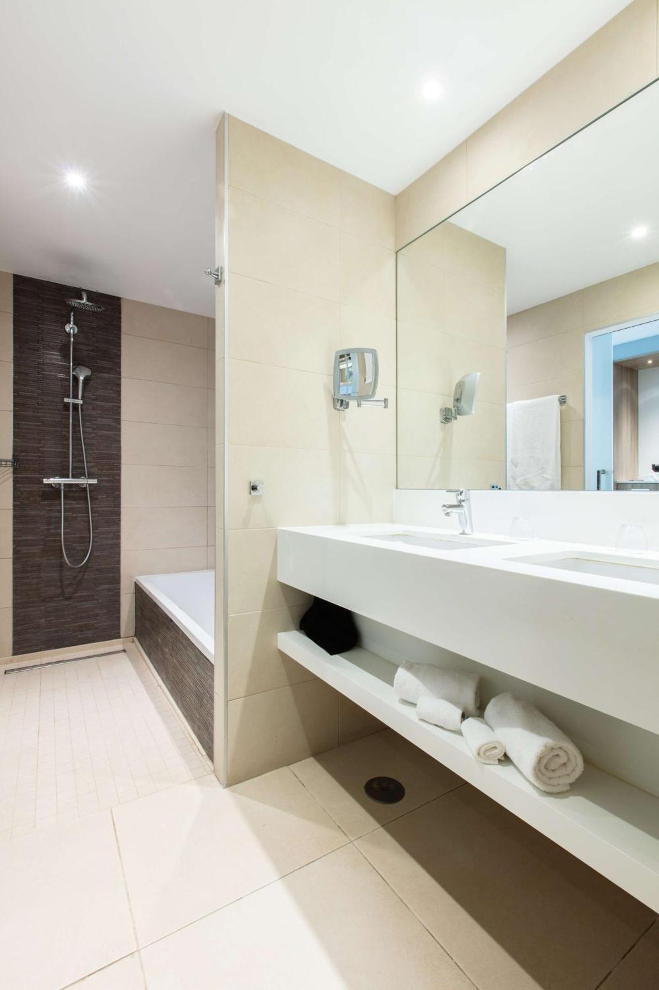 Chambre Premium avec Balcon - Vue sur Piscine