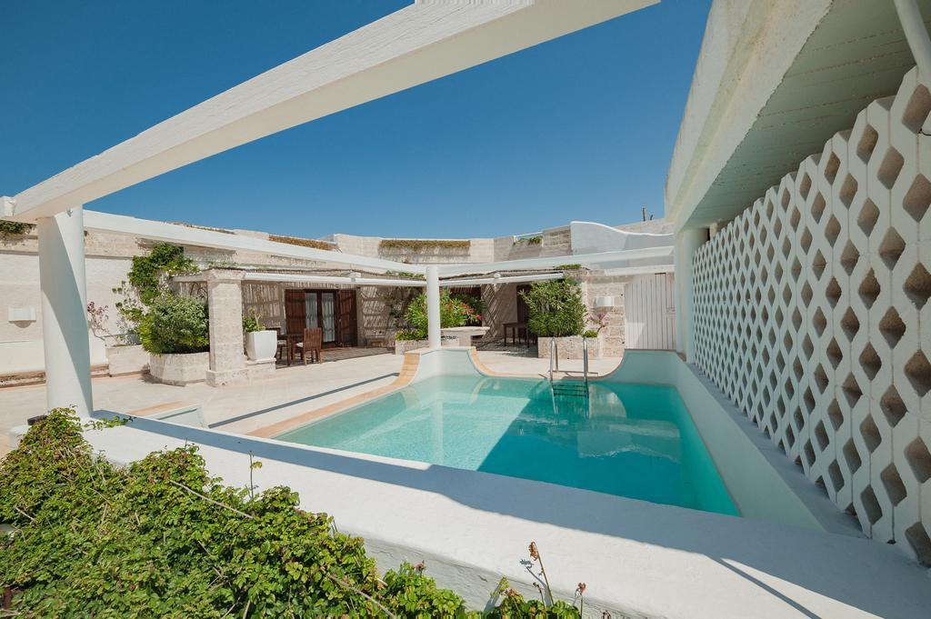 Chambre Double ou Lits Jumeaux - Vue sur Piscine