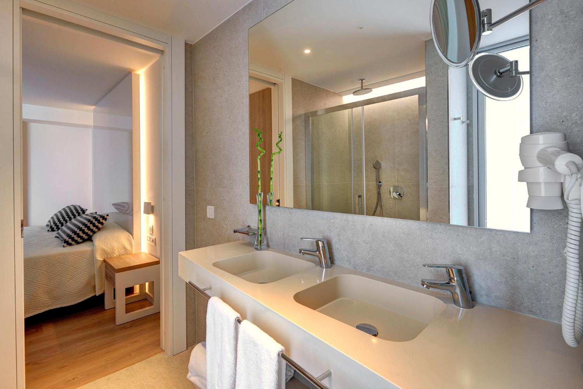 Junior Suite with Pool View