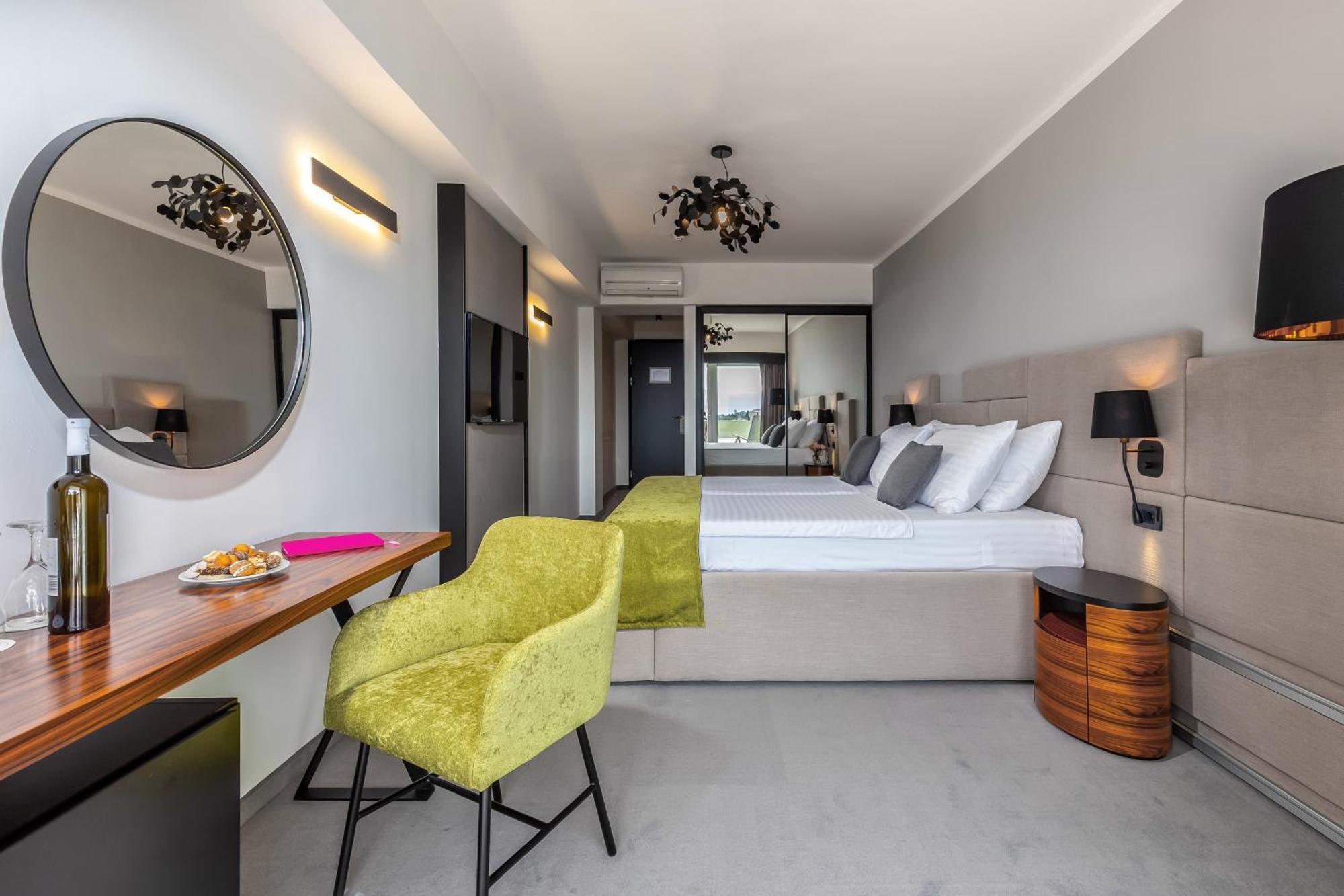 Superior Doppelzimmer mit 2 zusätzlichen Ausziehbetten, Meerblick und Balkon