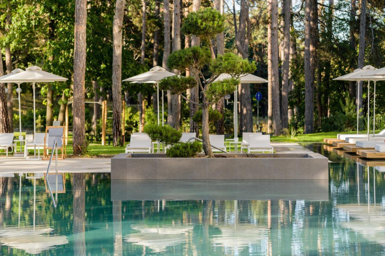 Family Room with Patio and Pool View and unlimited access to Health Spring Spa