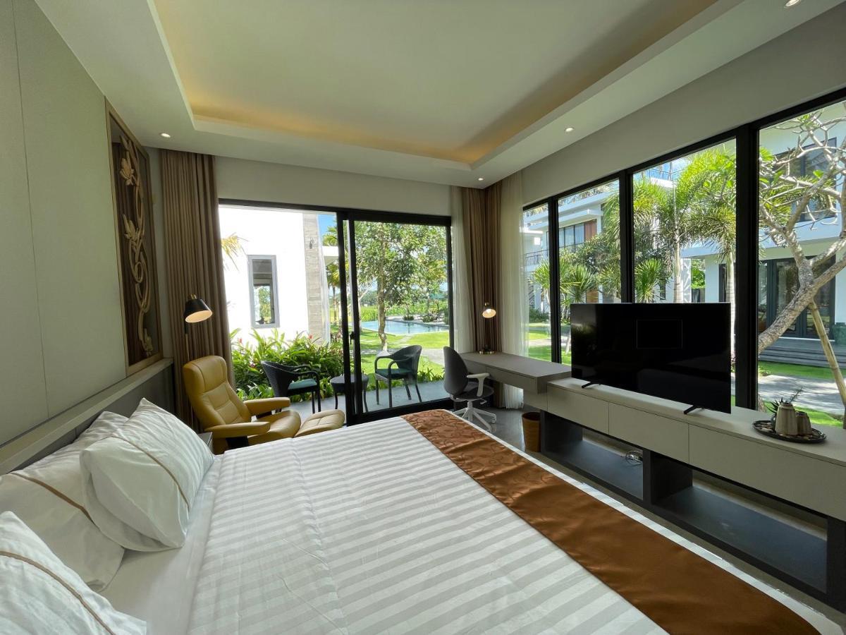 Unterkunft mit 1 Schlafzimmer und Poolblick