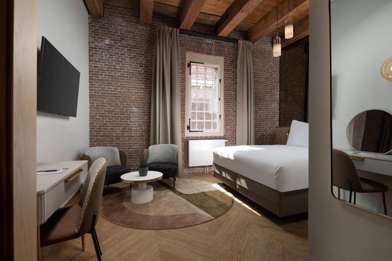 Grote Tweepersoonskamer met 1 of 2 Bedden