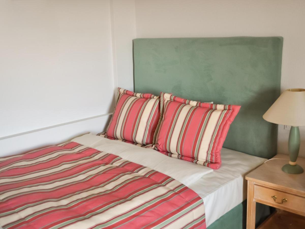 Single Room Land Side