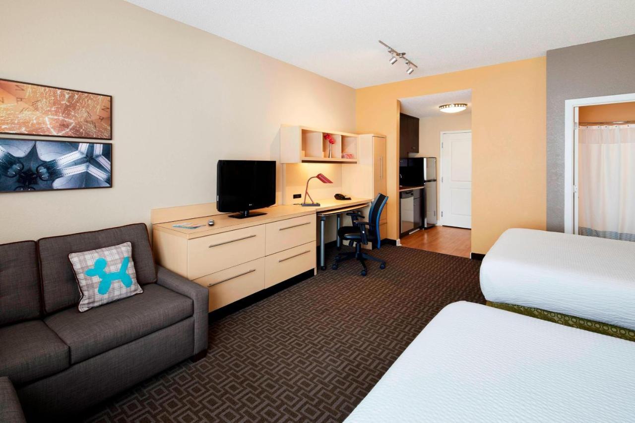 2 Queen Studio with Sofa Bed