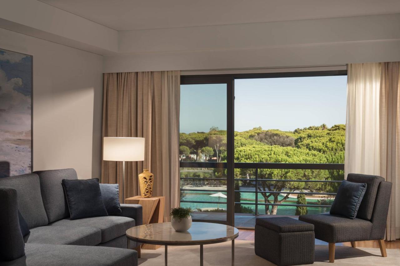 Residência Premium de 4 Quartos com Varanda e Vista do Jardim