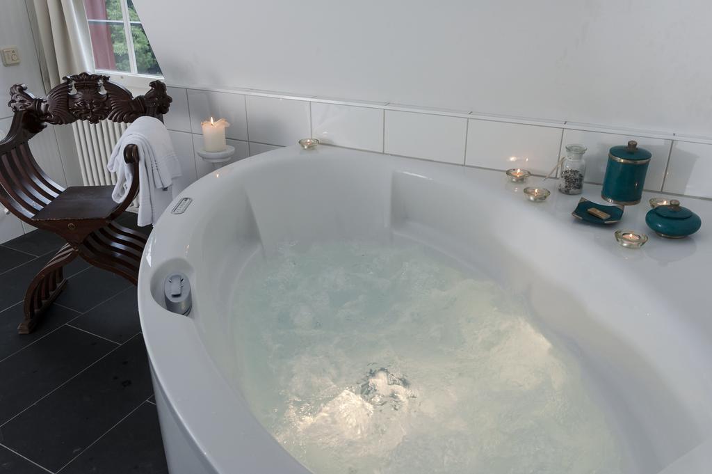 Deluxe Suite mit Whirlpool-Badewanne
