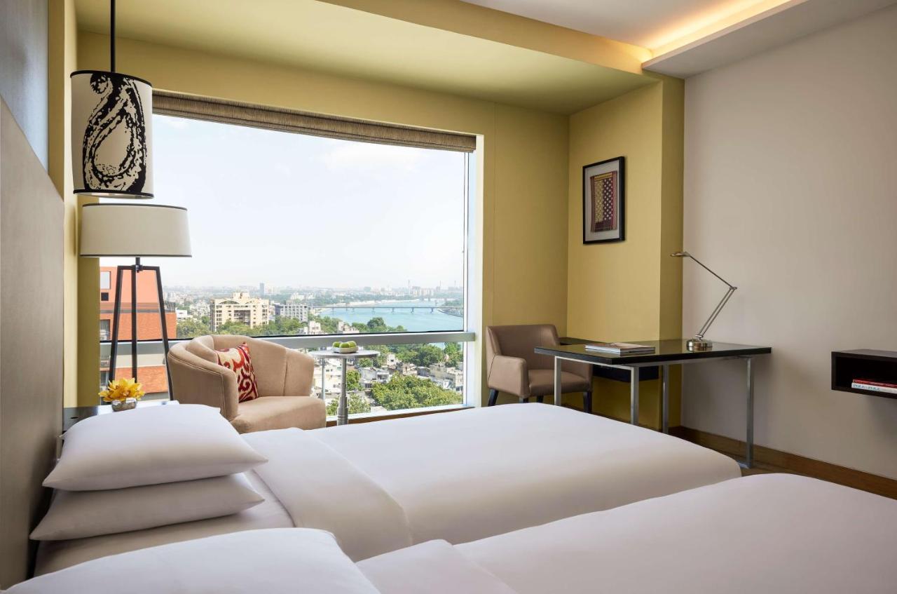 Club Twin Room Club Access & One-way Complimentary Airport transfer | on Spa & on F&B Till 31st Oct