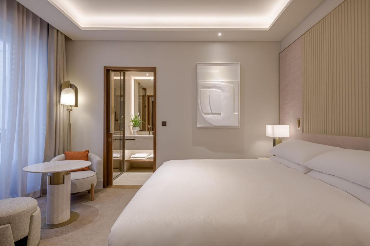 Chambre de Luxe avec Lit King-Size et Vue sur la Cour