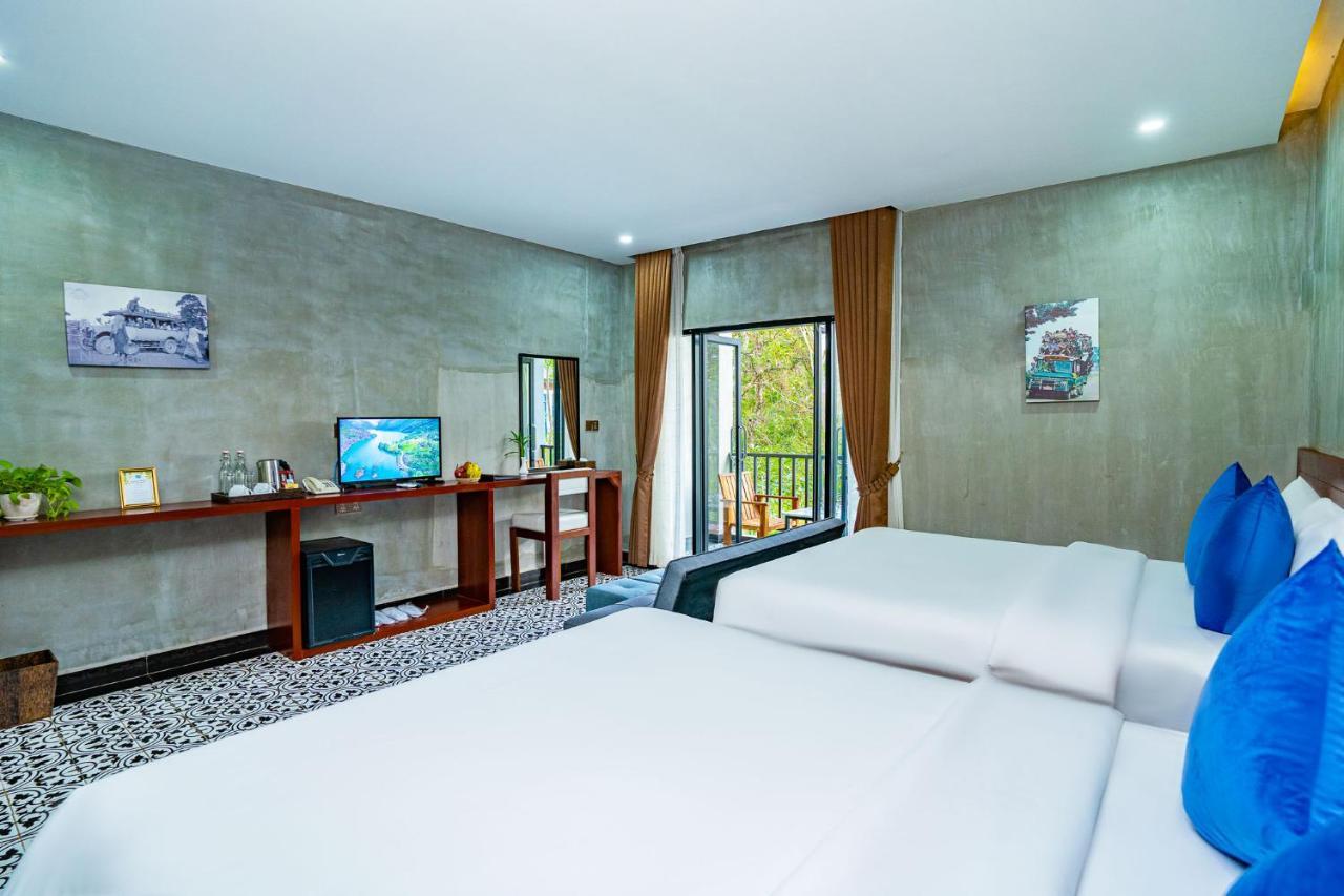 Luxury Twin Pool View - Free Shuttle to Town