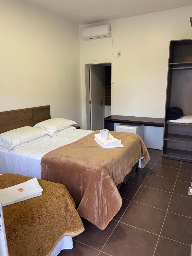Quarto Econômico com Cama de Casal ou 2 de Solteiro