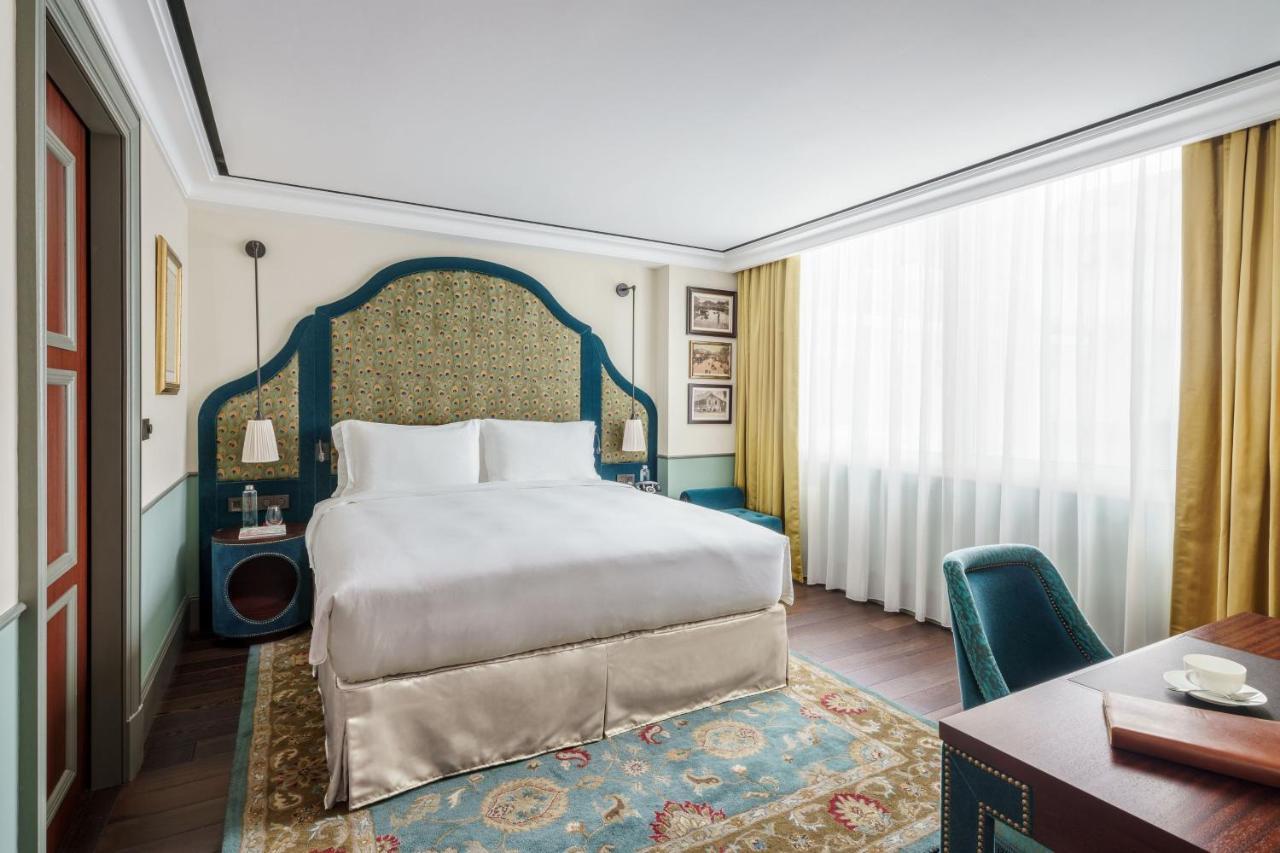 Le Colonial Room, Guest Room, 1 King (Club Lounge Access with Complimentary Breakfast, Cocktails & Snacks)