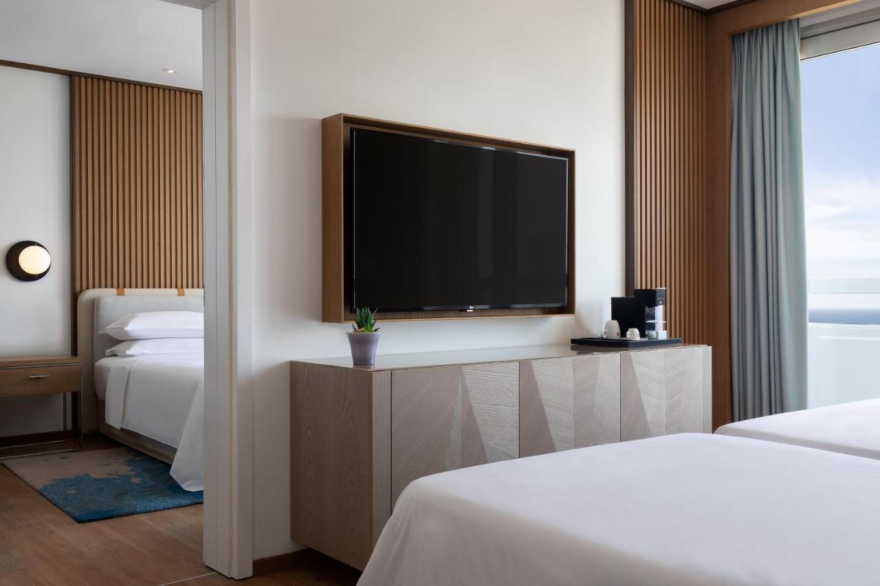 Habitación Deluxe con cama grande, balcón y vistas al mar