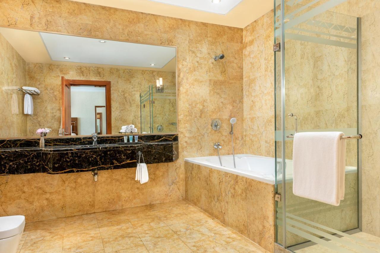 Habitación Superior doble - 2 camas - Servicio diario gratuito de traslado en autobús a los lugares de interés de Yas, al centro comercial Yas y a la Gran Mezquita