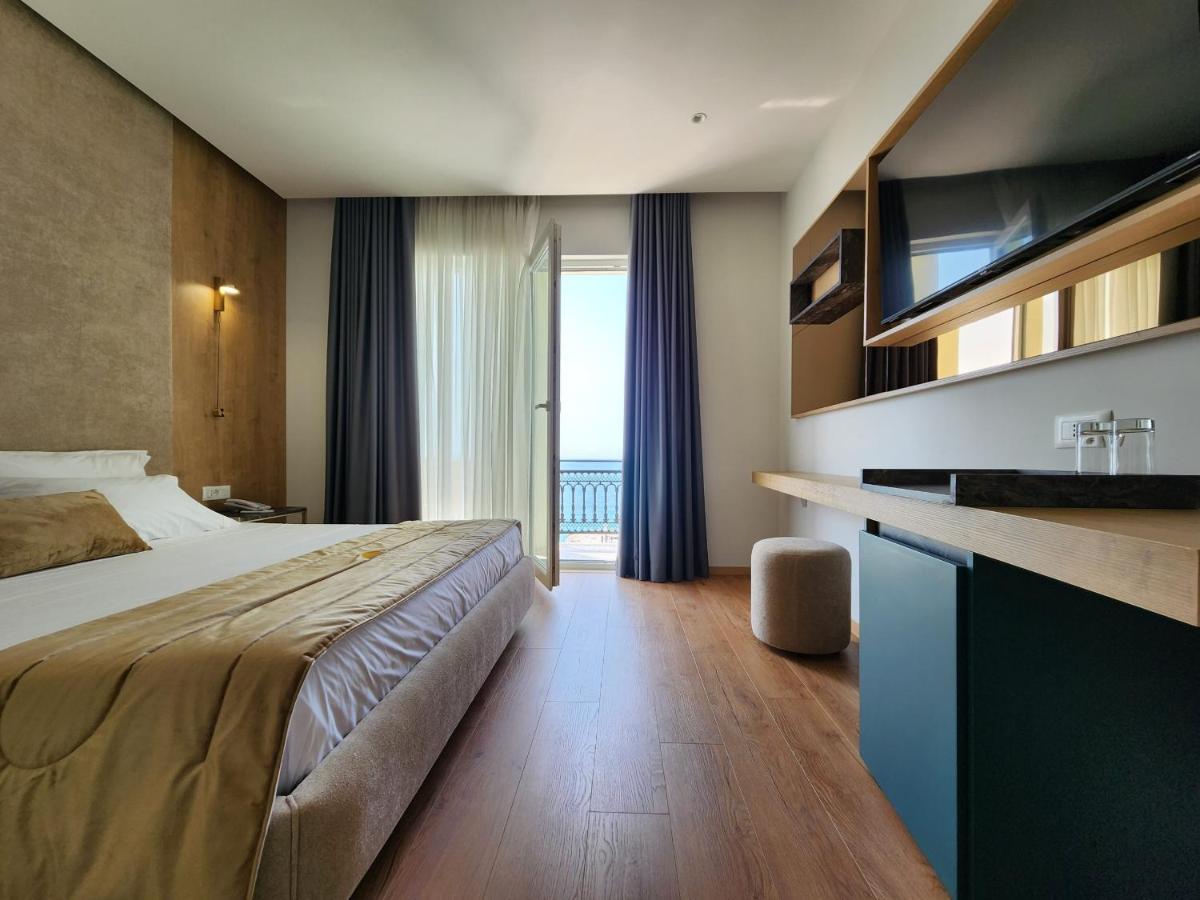 Superior Double Room with Balcony and Sea View